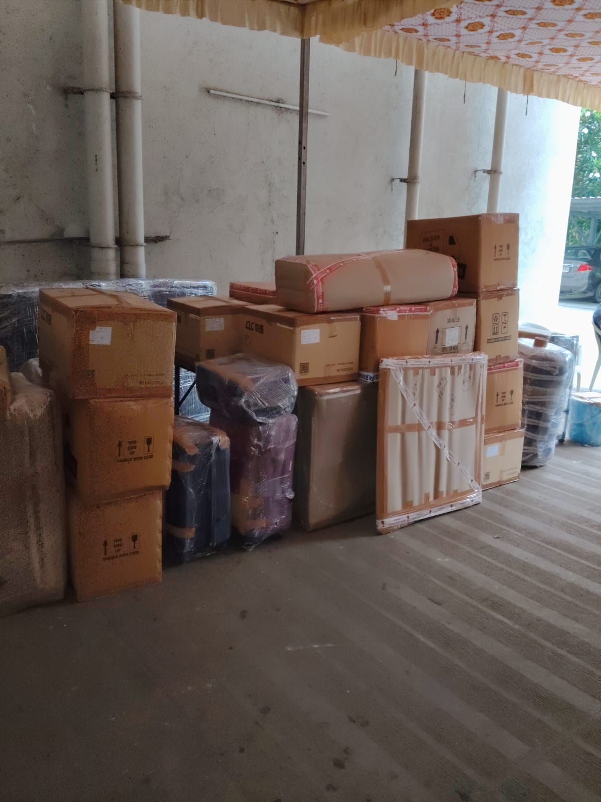 Complete household goods packing 